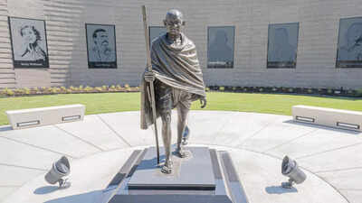 Eds with story houston mahatma gandhi statue at gandhi museum in houston.jpg