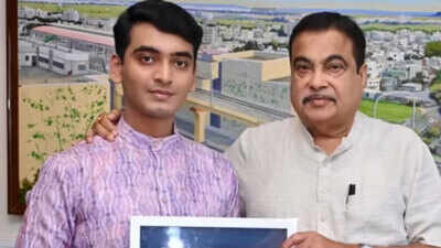 How 17 year old hiten dharpure built the worlds smallest robotic arm at home.jpg