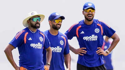 Ind vs sl 1st test match training.jpg