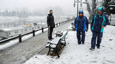 Kashmir jammu amp kashmir jan 28 ani a couple makes way through a snow slick.jpg