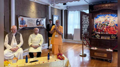 Mohan bhagwat visits iskcon temple in new york.jpg