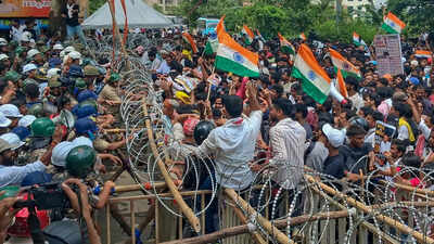 Police use water cannons on protesters marching to jharkhand assembly.jpg