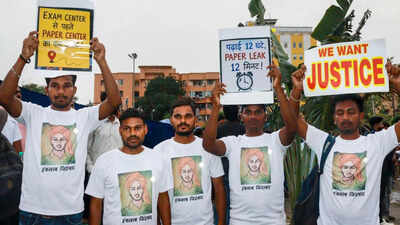 Protest in ranchi over alleged jpsc jssc exam irregularities.jpg
