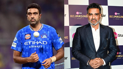 R ashwin and sanjay manjrekar.jpg