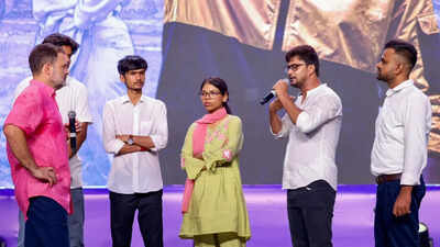Rahul gandhi with students.jpg