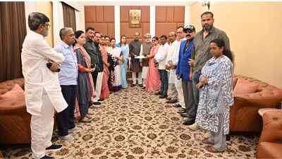 Rebel tmc mps with lok sabha speaker om birla in june.jpg