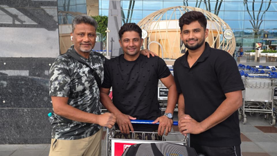 Sarfaraz khan with father naushad khan and brother musheer khan.jpg