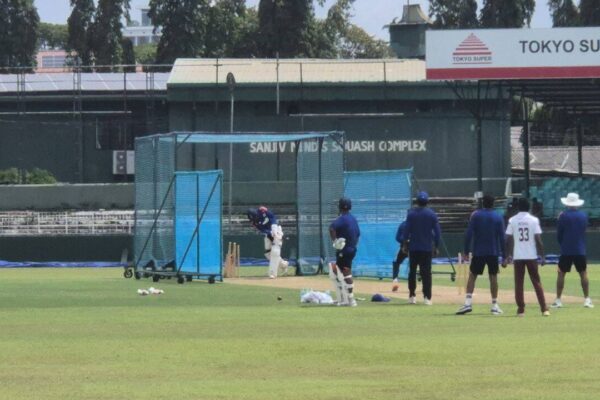 Shubman gill batting.jpg
