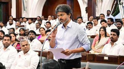 Vijay gift to tn mlas.jpg