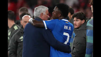 Vinicius junior with jos mourinho.jpg