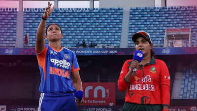 Harmanpreet kaur and nigar sultana.jpg