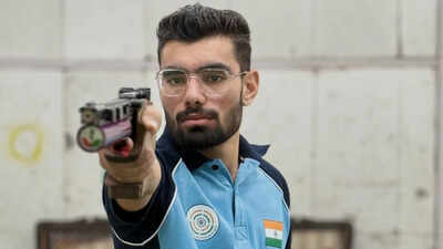 Kamaljeet 10m air pistol.jpg