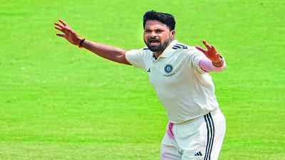 Mukesh shami help east take control.jpg