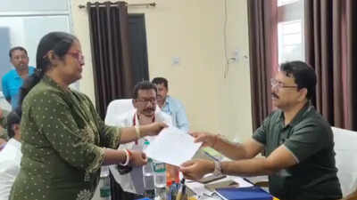 Sanchita dey pradhan withdrawing her nomination.jpg