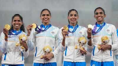 Womens 4 x 400 relay final.jpg