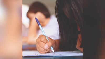 Ai use ups homework scores but slashes exam marks study.jpg