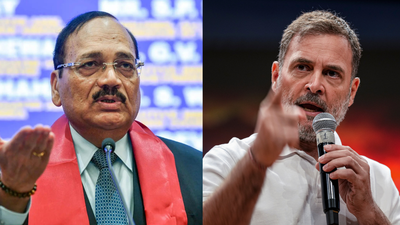Cec gyanesh kumar and rahul gandhi.jpg