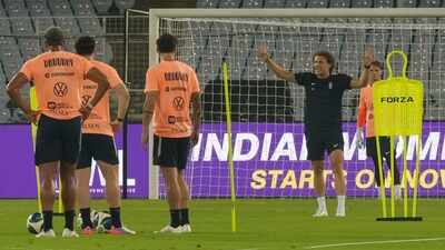 Diego forlan training pti 1280.jpg