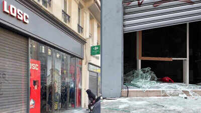 France protest hits football clubs.jpg