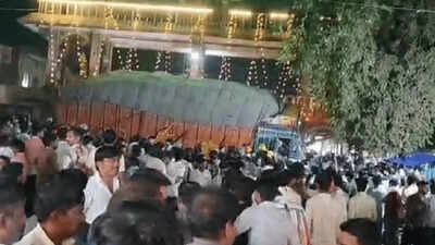 Gwalior sheetla mata temple truck accident.jpg