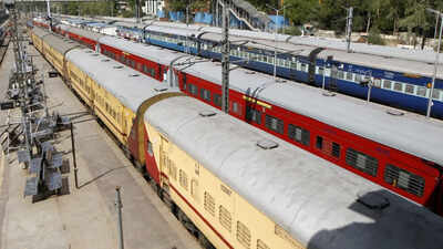 On october 10 all mail and express trains arriving at new delhi and hazrat nizamuddin will be cancel.png