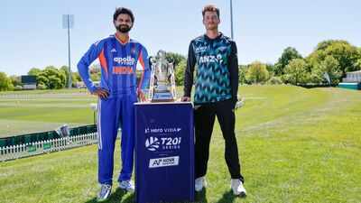 Shreyas iyer mitchell santner.jpg