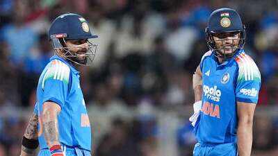 Shubman virat 0110 bcci.jpg