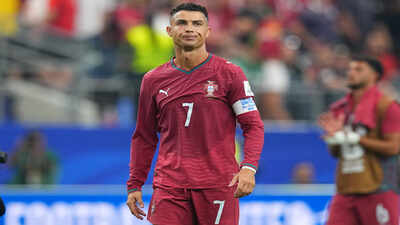 Soccer portugal squad ronaldo.jpg